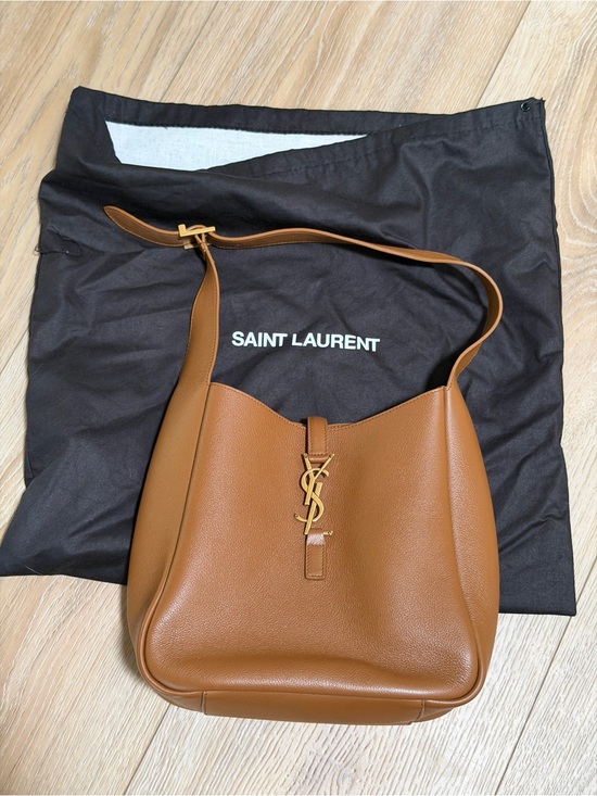 Saint Laurent Handbags - Saint Laurent Le 5 À 7 Supple Small Shoulder Bag in Grained Leather